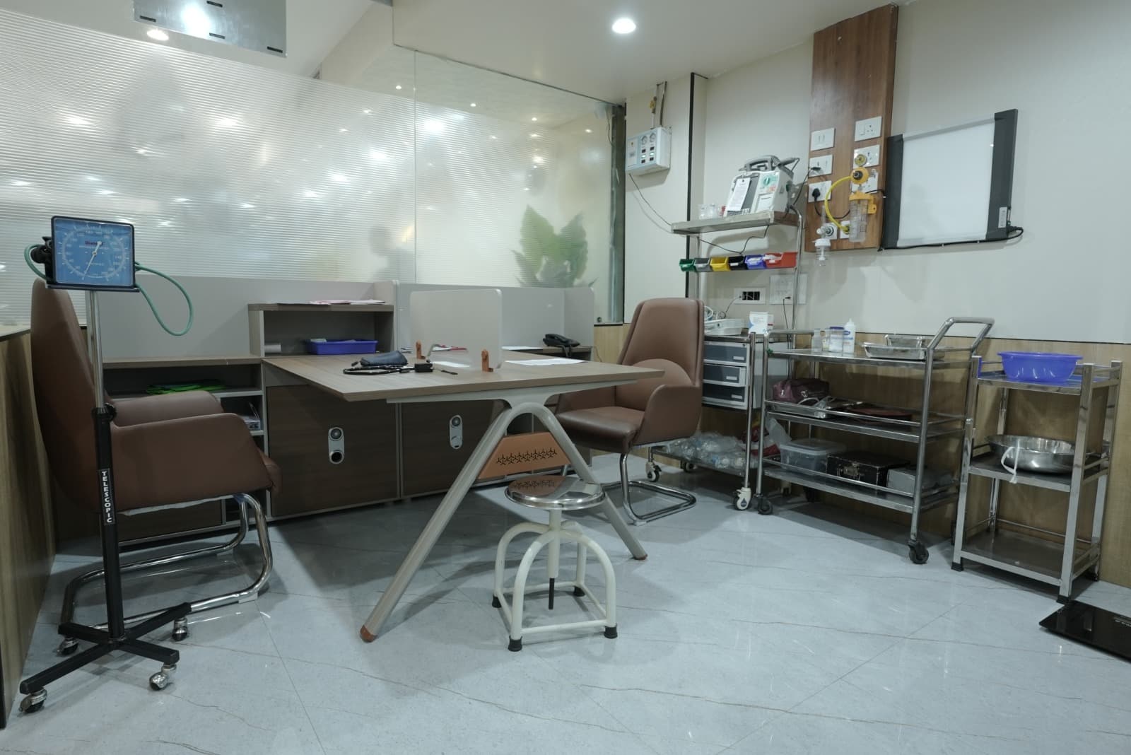 Examination room at Paliwal Hospital with an examination couch